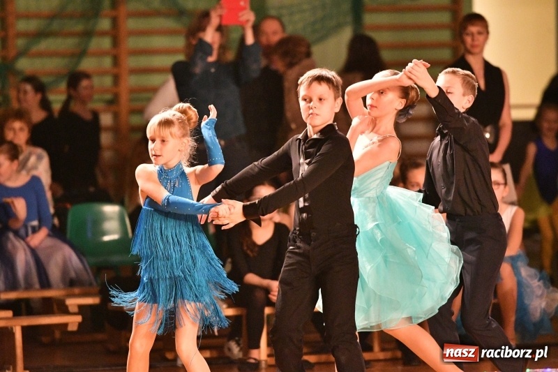 Zdjęcie w galerii na portalu naszraciborz.pl: To była karnawałowa rewia na piątkę  wiadomości z regionu