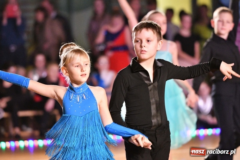 Zdjęcie w galerii na portalu naszraciborz.pl: To była karnawałowa rewia na piątkę  wiadomości z regionu