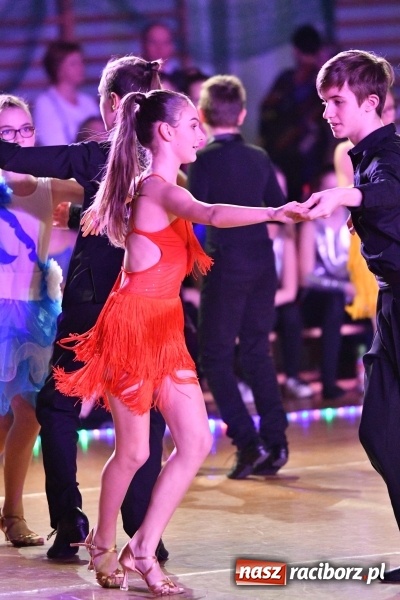 Zdjęcie w galerii na portalu naszraciborz.pl: To była karnawałowa rewia na piątkę  wiadomości z regionu