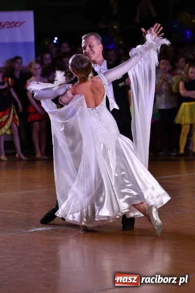 Zdjęcie w galerii na portalu naszraciborz.pl: To była karnawałowa rewia na piątkę  wiadomości z regionu