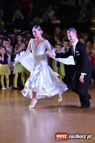 Zdjęcie w galerii na portalu naszraciborz.pl: To była karnawałowa rewia na piątkę  wiadomości z regionu