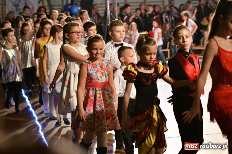 Zdjęcie w galerii na portalu naszraciborz.pl: To była karnawałowa rewia na piątkę  wiadomości z regionu