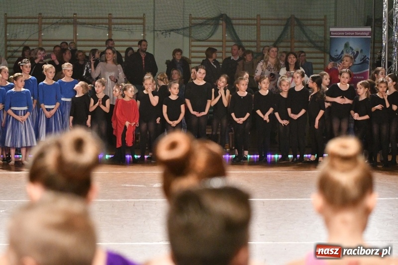 Zdjęcie w galerii na portalu naszraciborz.pl: To była karnawałowa rewia na piątkę  wiadomości z regionu