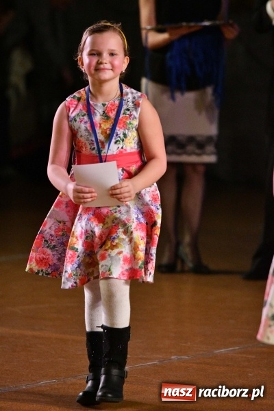 Zdjęcie w galerii na portalu naszraciborz.pl: To była karnawałowa rewia na piątkę  wiadomości z regionu