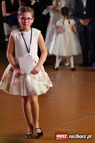 Zdjęcie w galerii na portalu naszraciborz.pl: To była karnawałowa rewia na piątkę  wiadomości z regionu