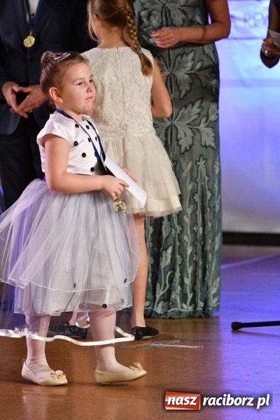 Zdjęcie w galerii na portalu naszraciborz.pl: To była karnawałowa rewia na piątkę  wiadomości z regionu