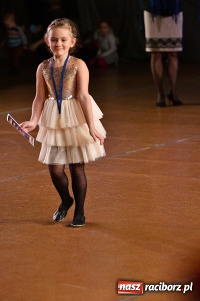 Zdjęcie w galerii na portalu naszraciborz.pl: To była karnawałowa rewia na piątkę  wiadomości z regionu