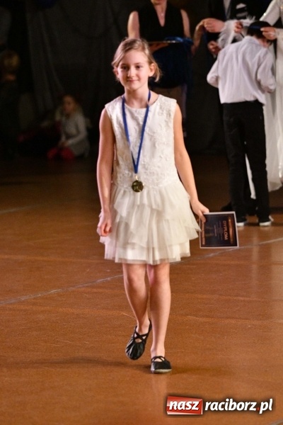 Zdjęcie w galerii na portalu naszraciborz.pl: To była karnawałowa rewia na piątkę  wiadomości z regionu