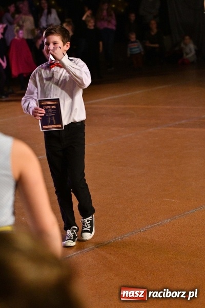 Zdjęcie w galerii na portalu naszraciborz.pl: To była karnawałowa rewia na piątkę  wiadomości z regionu