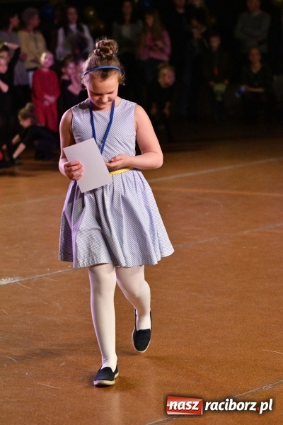 Zdjęcie w galerii na portalu naszraciborz.pl: To była karnawałowa rewia na piątkę  wiadomości z regionu