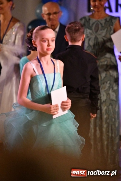 Zdjęcie w galerii na portalu naszraciborz.pl: To była karnawałowa rewia na piątkę  wiadomości z regionu