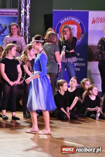 Zdjęcie w galerii na portalu naszraciborz.pl: To była karnawałowa rewia na piątkę  wiadomości z regionu