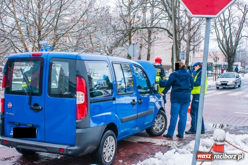 Zdjęcie w galerii na portalu naszraciborz.pl: Groźne potrącenie rowerzystki na Warszawskiej-Matejki  wiadomości z regionu