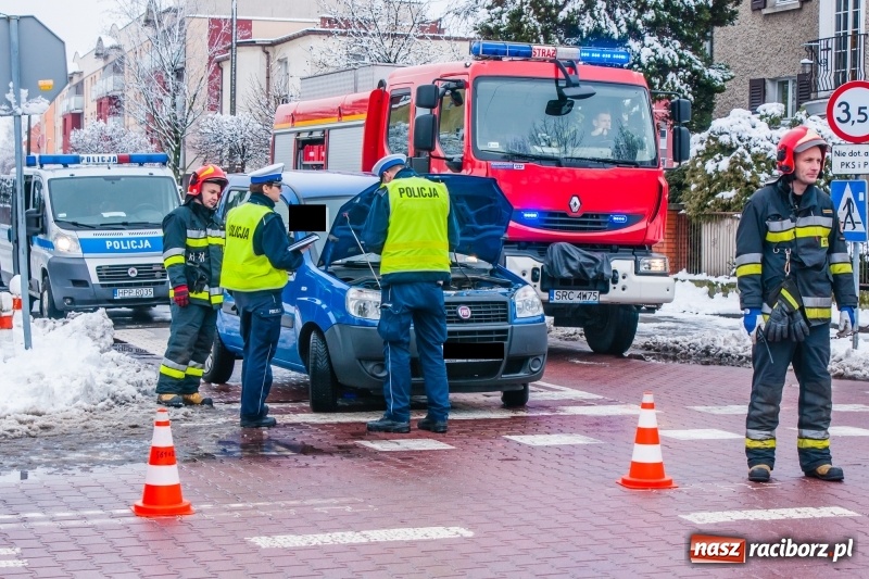 Zdjęcie w galerii na portalu naszraciborz.pl: Groźne potrącenie rowerzystki na Warszawskiej-Matejki  wiadomości z regionu