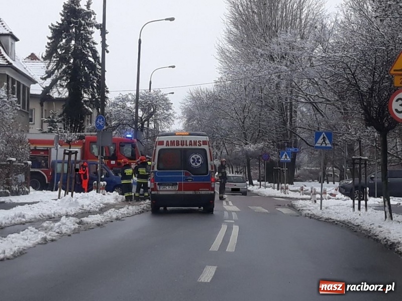 Zdjęcie w galerii na portalu naszraciborz.pl: Groźne potrącenie rowerzystki na Warszawskiej-Matejki  wiadomości z regionu
