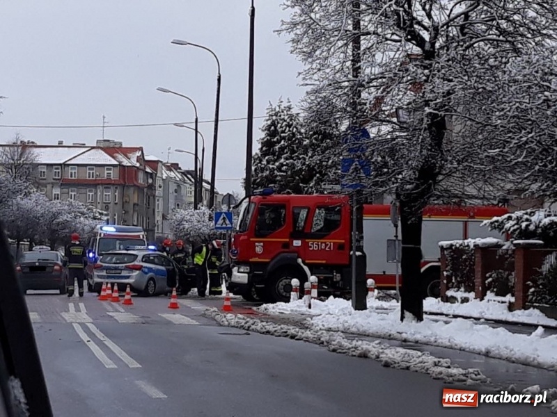 Zdjęcie w galerii na portalu naszraciborz.pl: Groźne potrącenie rowerzystki na Warszawskiej-Matejki  wiadomości z regionu