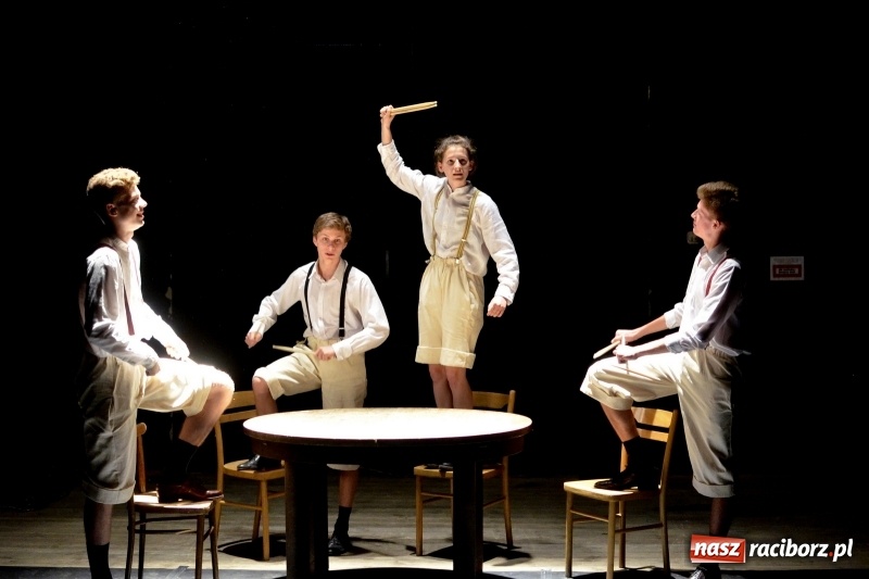 Zdjęcie w galerii na portalu naszraciborz.pl: Blaszany bębenek na deskach Strzechy wiadomości z regionu