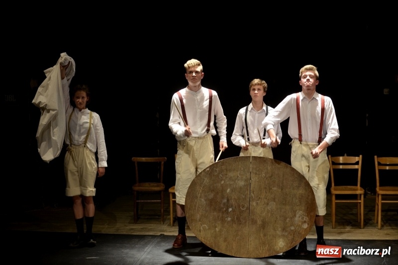 Zdjęcie w galerii na portalu naszraciborz.pl: Blaszany bębenek na deskach Strzechy wiadomości z regionu