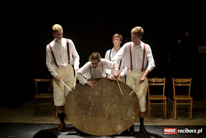 Zdjęcie w galerii na portalu naszraciborz.pl: Blaszany bębenek na deskach Strzechy wiadomości z regionu