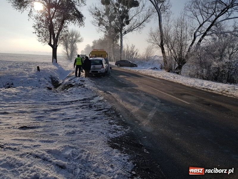 Zdjęcie w galerii na portalu naszraciborz.pl: Kraksa na drodze Racibórz-Lubomia. Zderzyły się cztery samochody  wiadomości z regionu