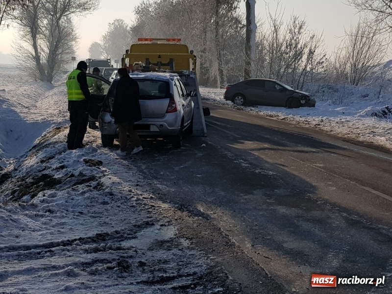 Zdjęcie w galerii na portalu naszraciborz.pl: Kraksa na drodze Racibórz-Lubomia. Zderzyły się cztery samochody  wiadomości z regionu
