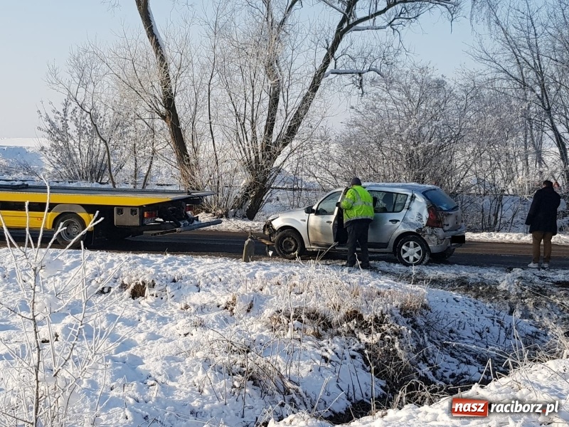 Zdjęcie w galerii na portalu naszraciborz.pl: Kraksa na drodze Racibórz-Lubomia. Zderzyły się cztery samochody  wiadomości z regionu