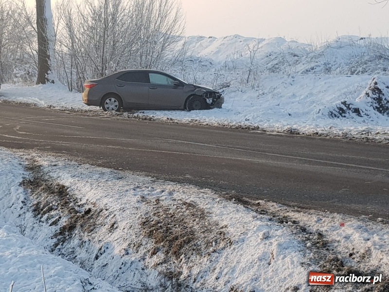 Zdjęcie w galerii na portalu naszraciborz.pl: Kraksa na drodze Racibórz-Lubomia. Zderzyły się cztery samochody  wiadomości z regionu