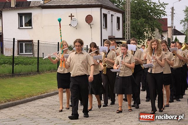 Zdjęcie w galerii na portalu naszraciborz.pl: Mażoretki, miss i Toby w Tworkowie wiadomości z regionu