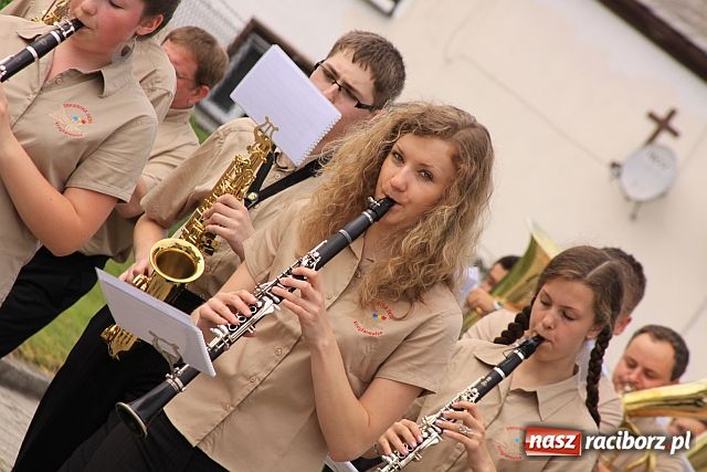 Zdjęcie w galerii na portalu naszraciborz.pl: Mażoretki, miss i Toby w Tworkowie wiadomości z regionu
