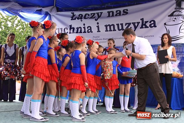 Zdjęcie w galerii na portalu naszraciborz.pl: Mażoretki, miss i Toby w Tworkowie wiadomości z regionu