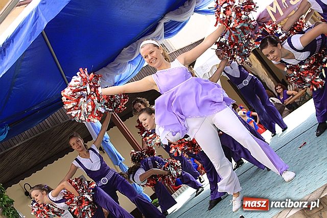 Zdjęcie w galerii na portalu naszraciborz.pl: Mażoretki, miss i Toby w Tworkowie wiadomości z regionu