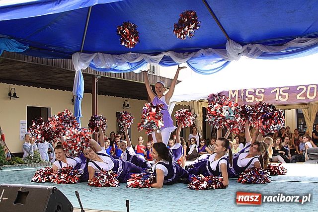 Zdjęcie w galerii na portalu naszraciborz.pl: Mażoretki, miss i Toby w Tworkowie wiadomości z regionu