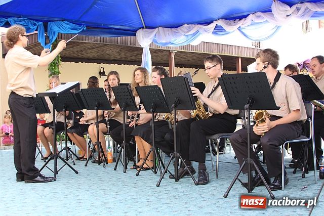 Zdjęcie w galerii na portalu naszraciborz.pl: Mażoretki, miss i Toby w Tworkowie wiadomości z regionu