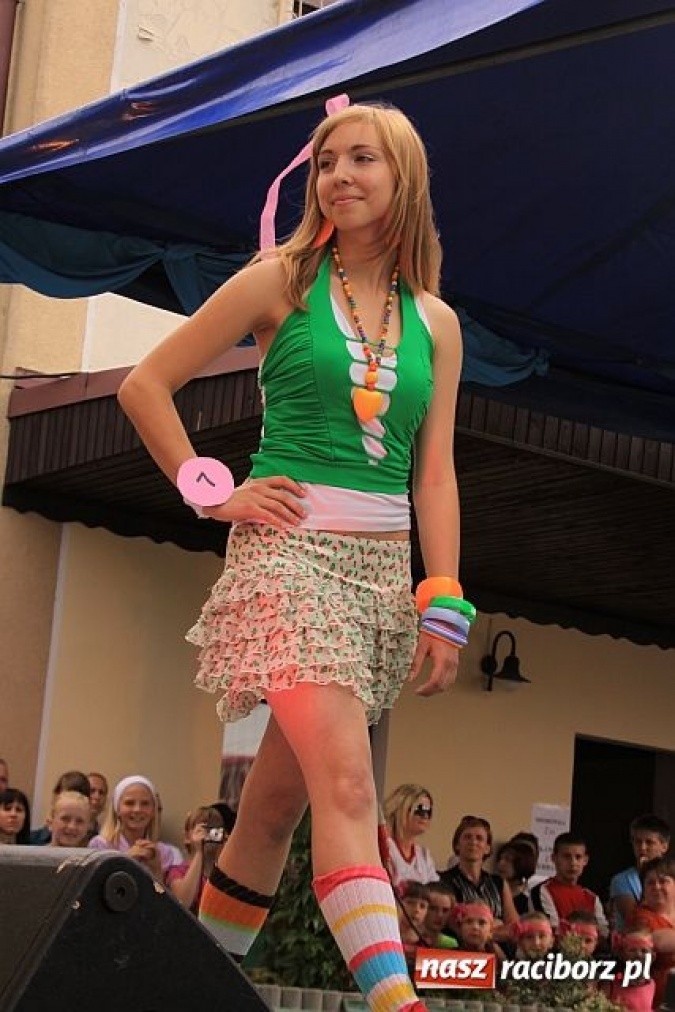 Zdjęcie w galerii na portalu naszraciborz.pl: Mażoretki, miss i Toby w Tworkowie wiadomości z regionu