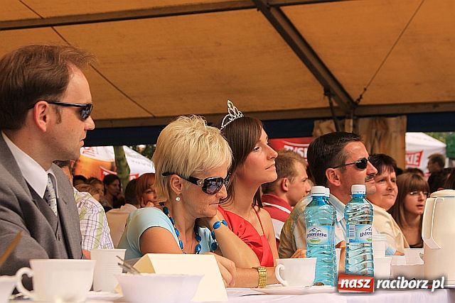 Zdjęcie w galerii na portalu naszraciborz.pl: Mażoretki, miss i Toby w Tworkowie wiadomości z regionu