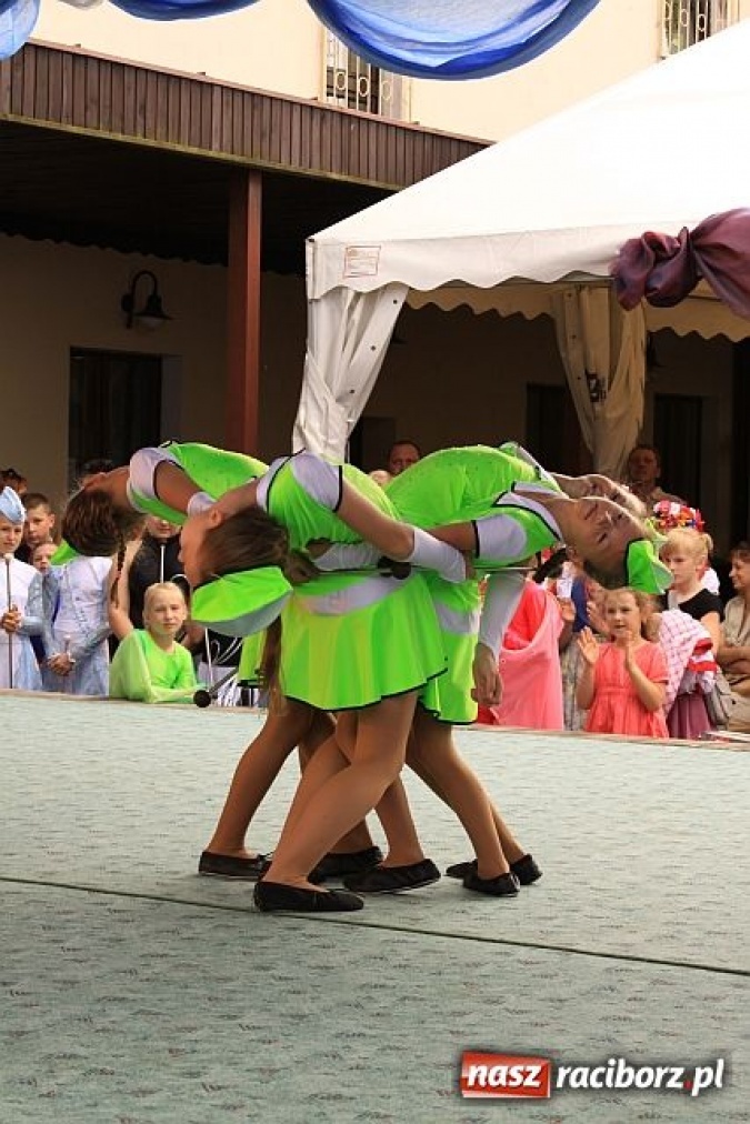 Zdjęcie w galerii na portalu naszraciborz.pl: Mażoretki, miss i Toby w Tworkowie wiadomości z regionu