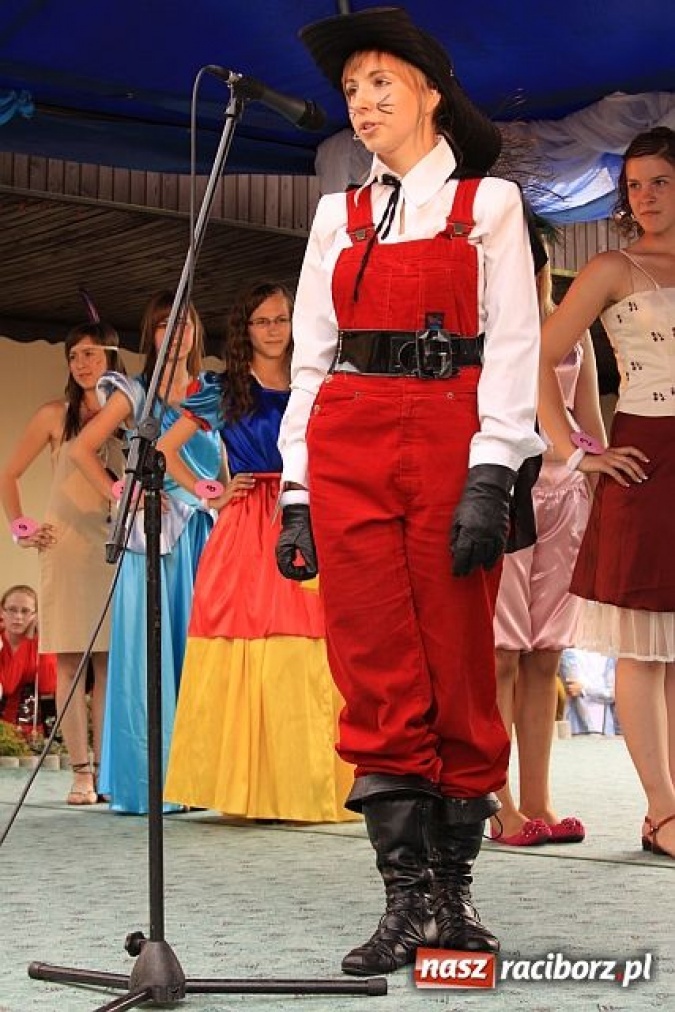 Zdjęcie w galerii na portalu naszraciborz.pl: Mażoretki, miss i Toby w Tworkowie wiadomości z regionu