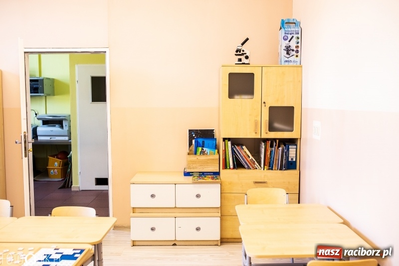 Zdjęcie w galerii na portalu naszraciborz.pl: Otwarcie sali Montessori w ZSOMS wiadomości z regionu