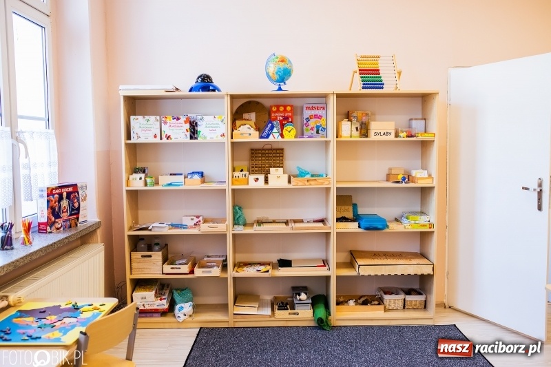 Zdjęcie w galerii na portalu naszraciborz.pl: Otwarcie sali Montessori w ZSOMS wiadomości z regionu