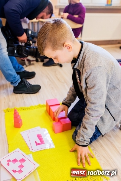 Zdjęcie w galerii na portalu naszraciborz.pl: Otwarcie sali Montessori w ZSOMS wiadomości z regionu