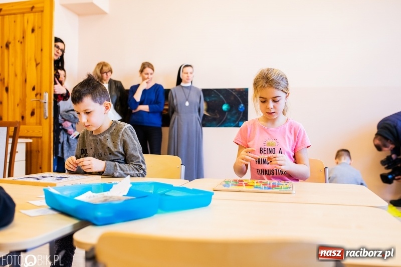 Zdjęcie w galerii na portalu naszraciborz.pl: Otwarcie sali Montessori w ZSOMS wiadomości z regionu