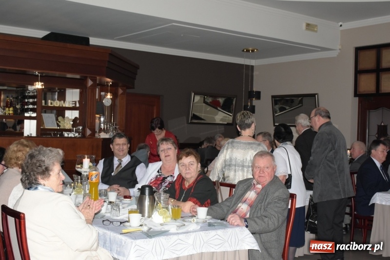 Zdjęcie w galerii na portalu naszraciborz.pl: Wyginam śmiało ciało – babcie i dziadkowie w karnawałowym nastroju  wiadomości z regionu