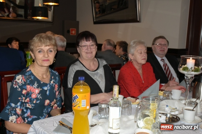 Zdjęcie w galerii na portalu naszraciborz.pl: Wyginam śmiało ciało – babcie i dziadkowie w karnawałowym nastroju  wiadomości z regionu