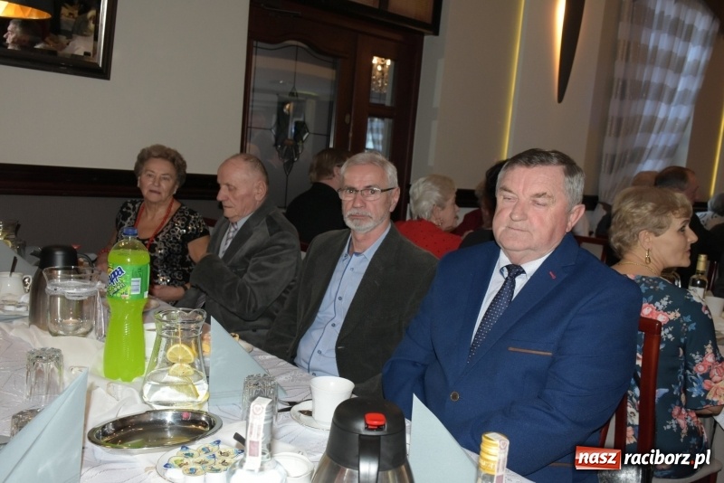 Zdjęcie w galerii na portalu naszraciborz.pl: Wyginam śmiało ciało – babcie i dziadkowie w karnawałowym nastroju  wiadomości z regionu