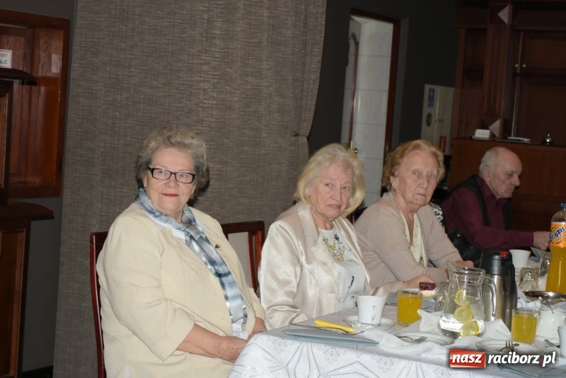 Zdjęcie w galerii na portalu naszraciborz.pl: Wyginam śmiało ciało – babcie i dziadkowie w karnawałowym nastroju  wiadomości z regionu