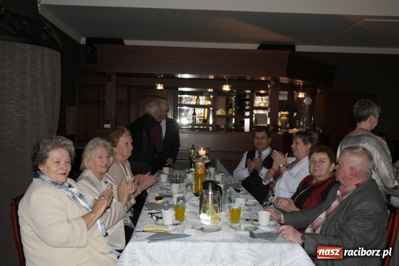 Zdjęcie w galerii na portalu naszraciborz.pl: Wyginam śmiało ciało – babcie i dziadkowie w karnawałowym nastroju  wiadomości z regionu