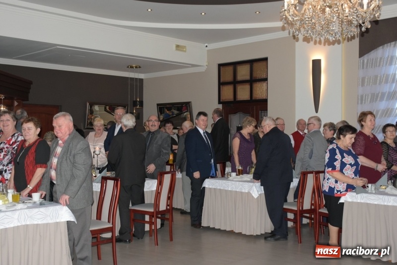 Zdjęcie w galerii na portalu naszraciborz.pl: Wyginam śmiało ciało – babcie i dziadkowie w karnawałowym nastroju  wiadomości z regionu