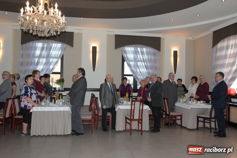 Zdjęcie w galerii na portalu naszraciborz.pl: Wyginam śmiało ciało – babcie i dziadkowie w karnawałowym nastroju  wiadomości z regionu