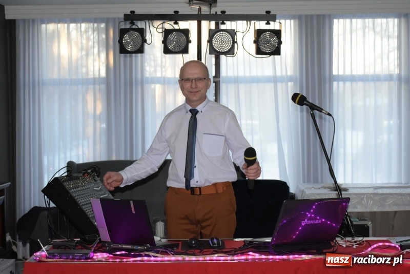 Zdjęcie w galerii na portalu naszraciborz.pl: Wyginam śmiało ciało – babcie i dziadkowie w karnawałowym nastroju  wiadomości z regionu