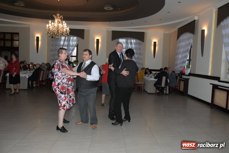 Zdjęcie w galerii na portalu naszraciborz.pl: Wyginam śmiało ciało – babcie i dziadkowie w karnawałowym nastroju  wiadomości z regionu